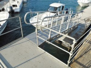 桟橋用タラップ