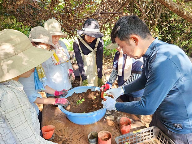 農業体験ワークショップの様子