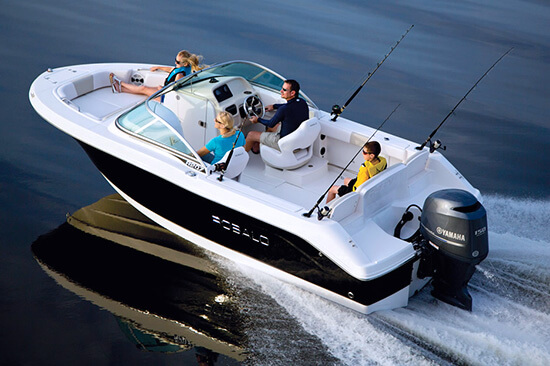 アメリカのハイエンドフィッシングボートメーカーロバロシリーズ全種の販売を行っています