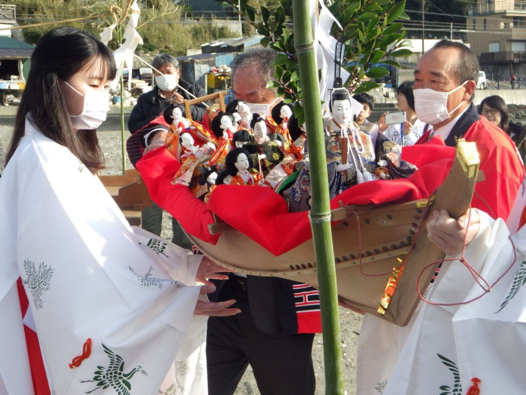 淡島神社　流し雛