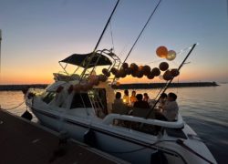 鮮やかな装飾と共にサンセットクルージングへ⚓